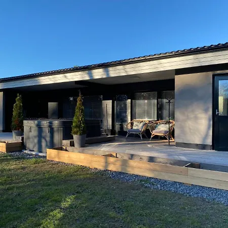 Moderni Loma-Asunto Porealtaalla Ja Saunalla Hébergement de vacances Pori